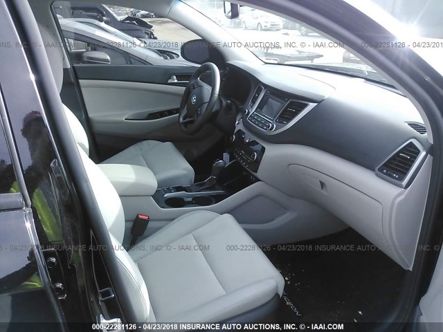KM8J33A20HU573199 - 2017 HYUNDAI TUCSON LIMITED/SPORT AND ECO/SE BLACK photo 5