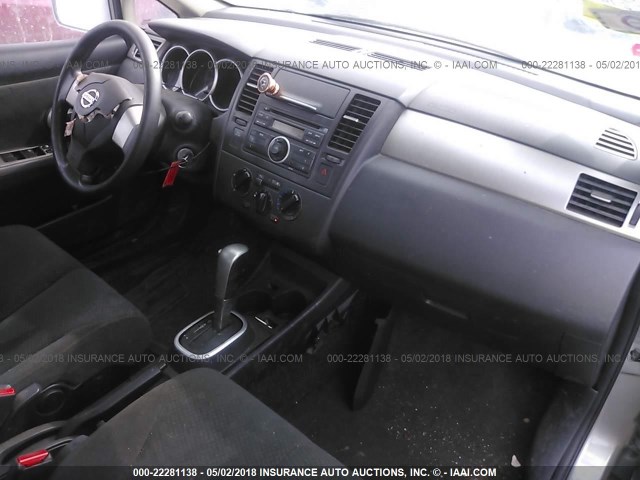 3N1BC1CP3CK812682 - 2012 NISSAN VERSA S/SL 灰色 照片 5
