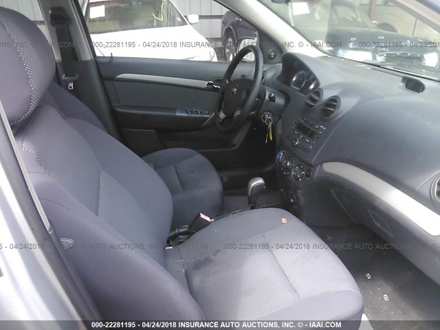 KL1TD56658B235611 - 2008 CHEVROLET AVEO LS SILVER photo 5