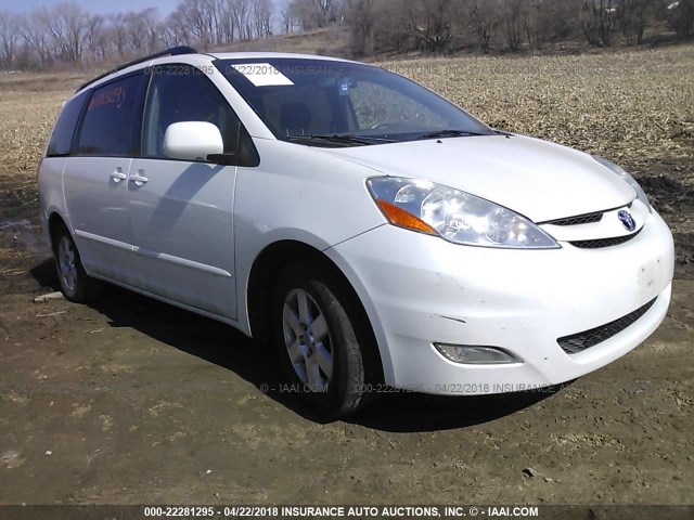 5TDZK22C67S016764 - 2007 TOYOTA SIENNA XLE/XLE LIMITED WHITE photo 1