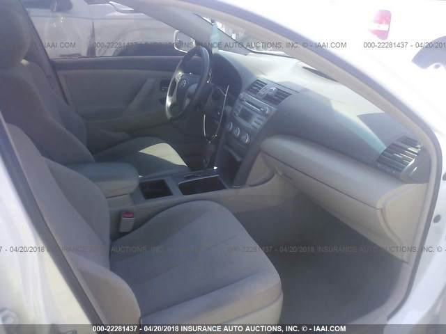 4T1BE46K69U891715 - 2009 TOYOTA CAMRY SE/LE/XLE WHITE photo 5