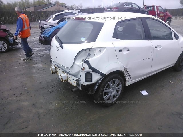 JM1DE1HZ3B0103623 - 2011 MAZDA MAZDA2 WHITE photo 6