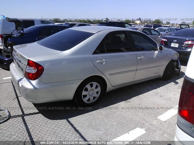 4T1BE32K72U001504 - 2002 TOYOTA CAMRY LE/XLE/SE SILVER photo 4