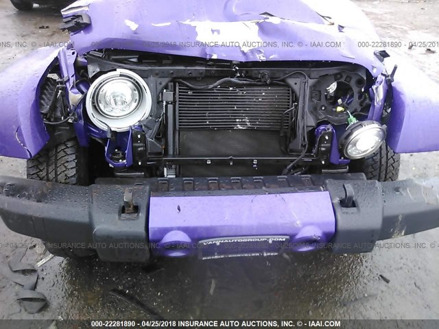 1C4BJWEG4HL684186 - 2017 JEEP WRANGLER UNLIMITE SAHARA PURPLE photo 6