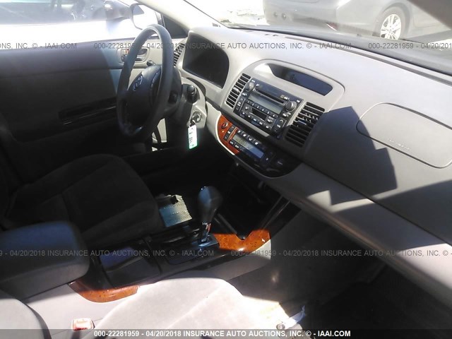 4T1BE30K35U948725 - 2005 TOYOTA CAMRY LE/XLE/SE 灰色 照片 5