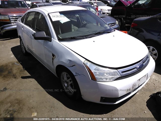 1FAHP35NX8W239235 - 2008 FORD FOCUS SE/SEL/SES WHITE photo 1