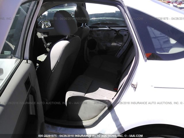 1FAHP35NX8W239235 - 2008 FORD FOCUS SE/SEL/SES WHITE photo 8