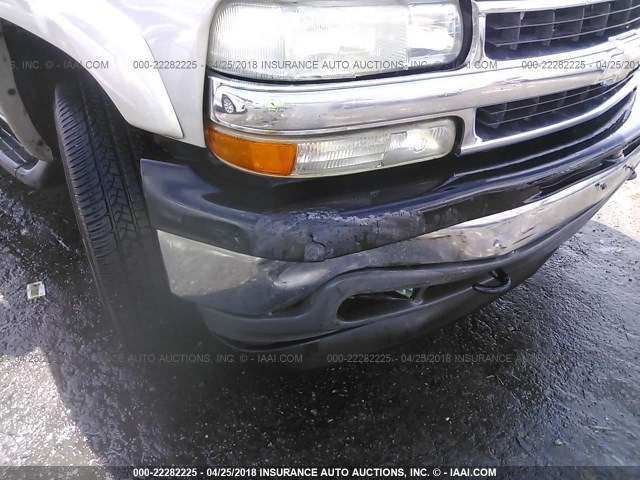 1GNFK16Z05J104075 - 2005 CHEVROLET SUBURBAN K1500 GRAY photo 6