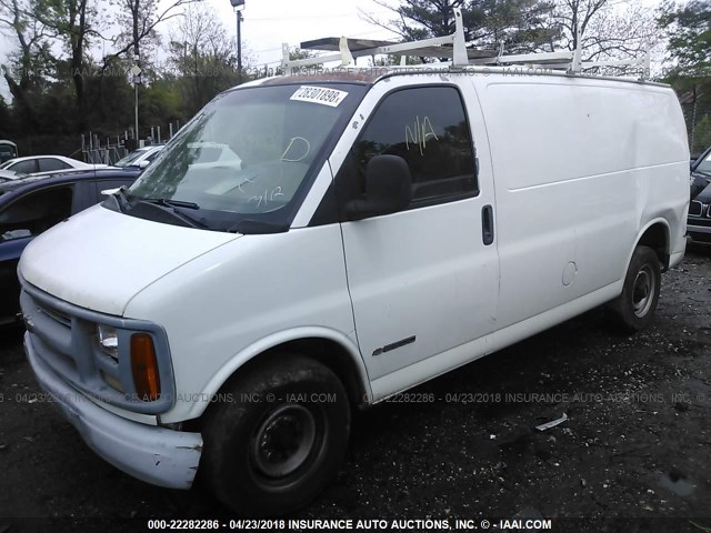 1GCGG25R911231181 - 2001 CHEVROLET EXPRESS G2500  WHITE photo 2