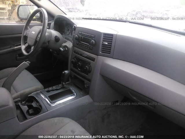 1J4GS48K45C641819 - 2005 JEEP GRAND CHEROKEE LAREDO/COLUMBIA/FREEDOM 银色 照片 5
