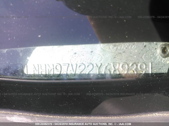 1LNHM97V22Y689391 - 2002 LINCOLN CONTINENTAL  Silber Foto 9