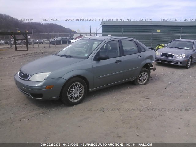 1FAFP34N55W224131 - 2005 FORD FOCUS ZX4 GREEN photo 2