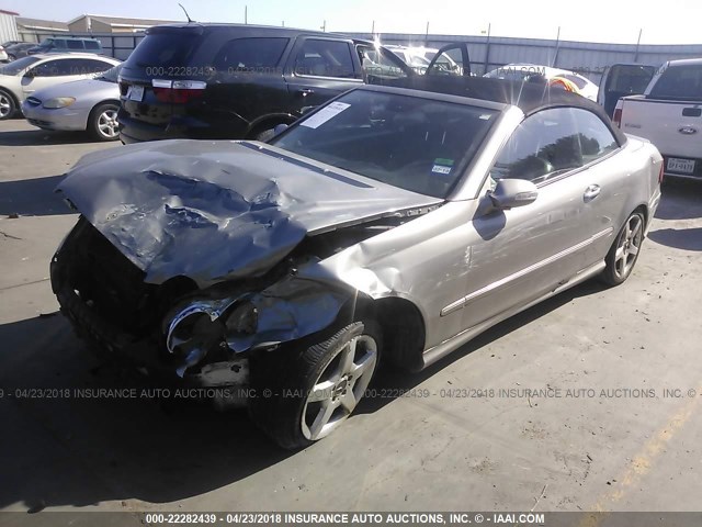 WDBTK75HX6F182132 - 2006 MERCEDES-BENZ CLK 500 GRAY photo 2