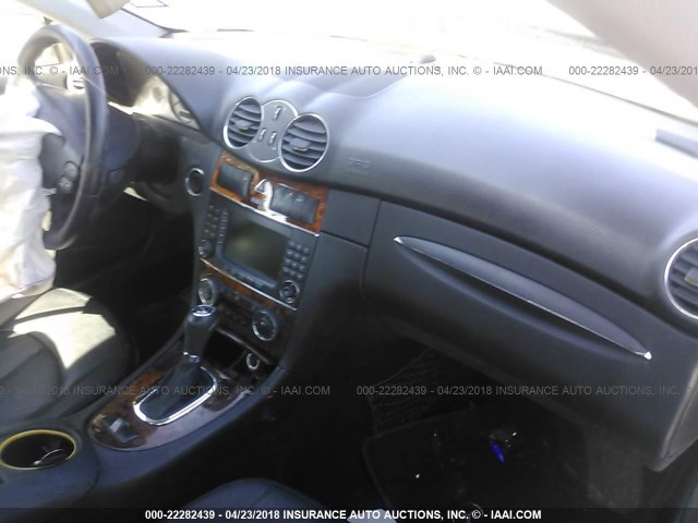 WDBTK75HX6F182132 - 2006 MERCEDES-BENZ CLK 500 GRAY photo 5