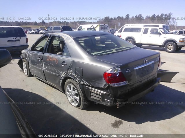4T1BE30K55U621503 - 2005 TOYOTA CAMRY LE/XLE/SE ნაცრისფერი ფოტო 3
