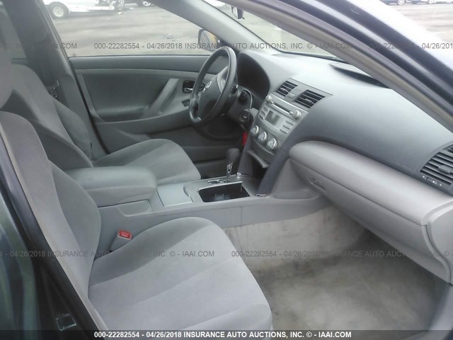 4T1BF3EK5AU049008 - 2010 TOYOTA CAMRY SE/LE/XLE 灰色 照片 5