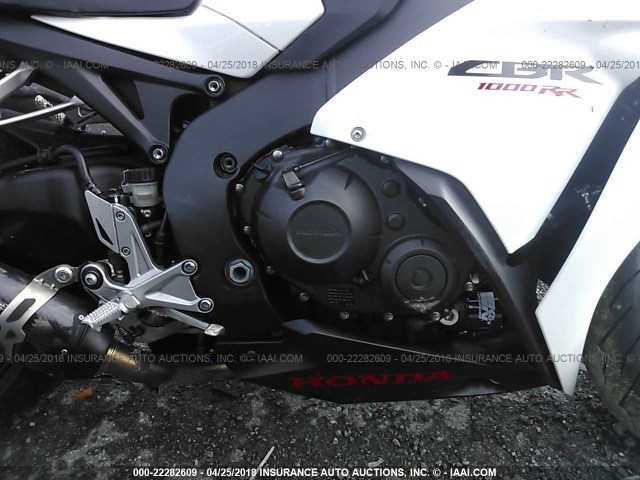 JH2SC5956EK600312 - 2014 HONDA CBR1000 RR WHITE photo 8