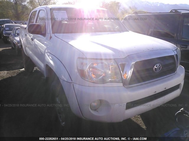 5TELU42NX5Z055192 - 2005 TOYOTA TACOMA DOUBLE CAB WHITE photo 1