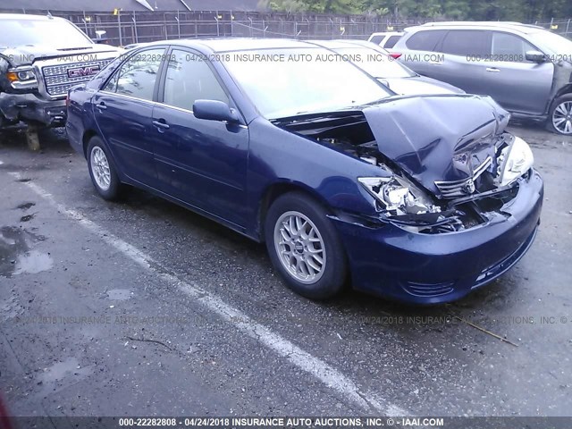 4T1BE32K25U071402 - 2005 TOYOTA CAMRY LE/XLE/SE ლურჯი ფოტო 1