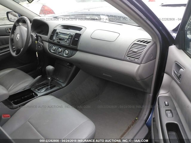 4T1BE32K25U071402 - 2005 TOYOTA CAMRY LE/XLE/SE ლურჯი ფოტო 5