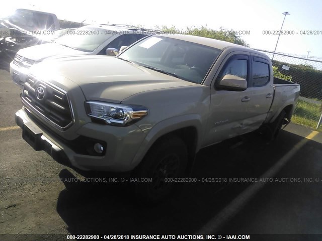 3TMDZ5BN4HM024596 - 2017 TOYOTA TACOMA DBL CAB/SR5/TRD SPORT/OR TAN photo 2