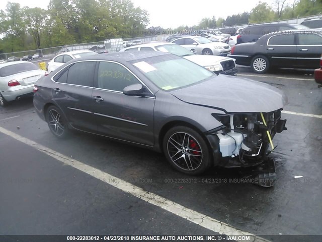 4T1BF1FK2FU490301 - 2015 TOYOTA CAMRY LE/XLE/SE/XSE GRAY photo 1