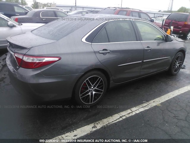 4T1BF1FK2FU490301 - 2015 TOYOTA CAMRY LE/XLE/SE/XSE GRAY photo 4