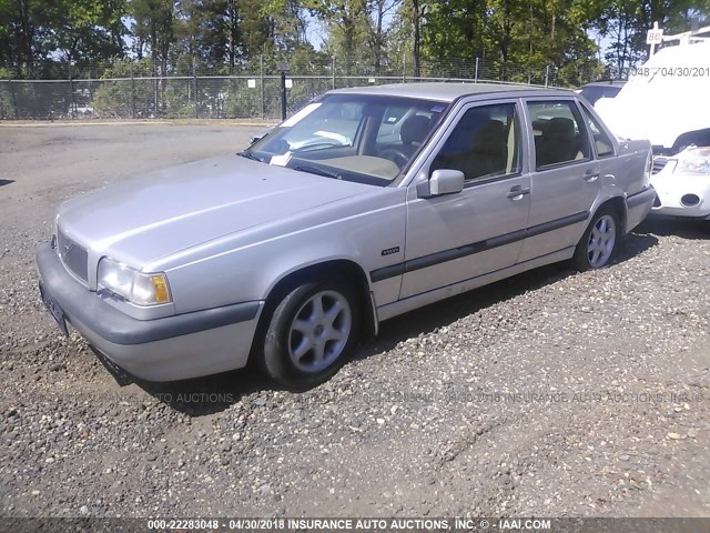 YV1LS554XV1394568 - 1997 VOLVO 850 SILVER photo 2