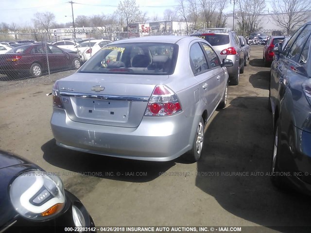 KL1TD56668B121374 - 2008 CHEVROLET AVEO LS SILVER photo 4