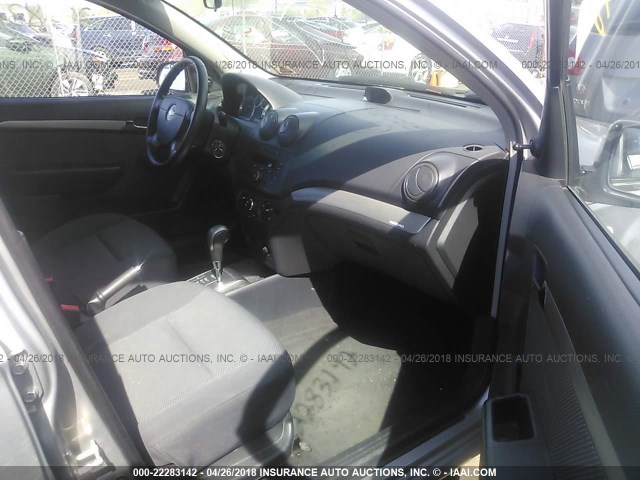 KL1TD56668B121374 - 2008 CHEVROLET AVEO LS SILVER photo 5