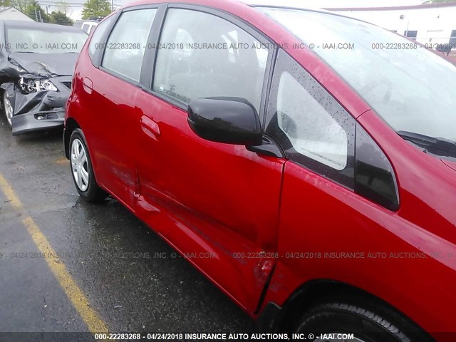 JHMGE8H25AS005851 - 2010 HONDA FIT RED photo 6