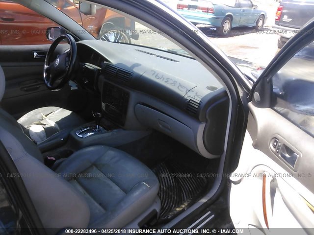 WVWWH63B94E126238 - 2004 VOLKSWAGEN PASSAT GLX 黑色 照片 5