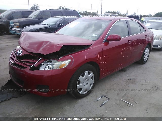 4T1BF3EK5AU063264 - 2010 TOYOTA CAMRY SE/LE/XLE RED photo 2