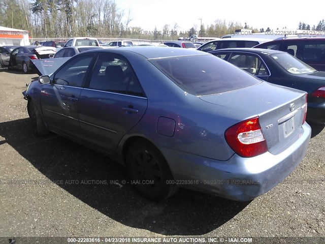 JTDBE32K520130949 - 2002 TOYOTA CAMRY LE/XLE/SE BLUE photo 3