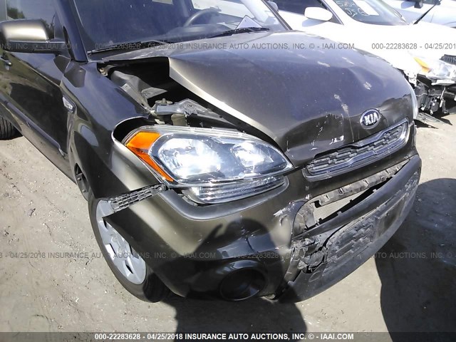 KNDJT2A53D7529571 - 2013 KIA SOUL GRAY photo 6