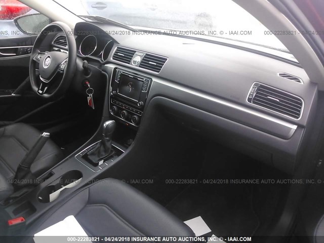 1VWDT7A33HC065801 - 2017 VOLKSWAGEN PASSAT R-LINE Tünd qırmızı foto 5