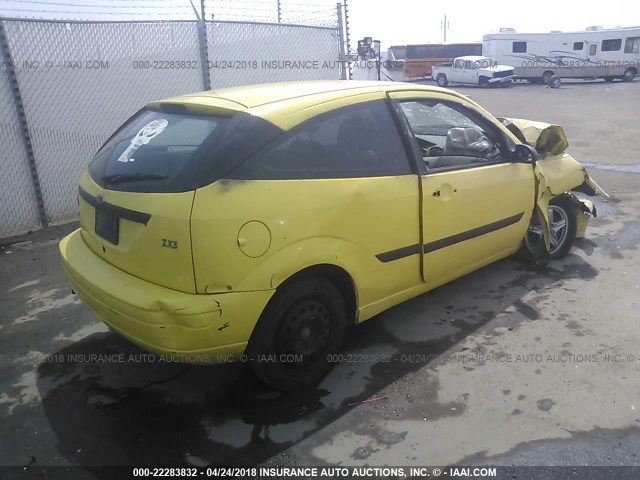 3FAFP31333R129747 - 2003 FORD FOCUS ZX3 YELLOW photo 4