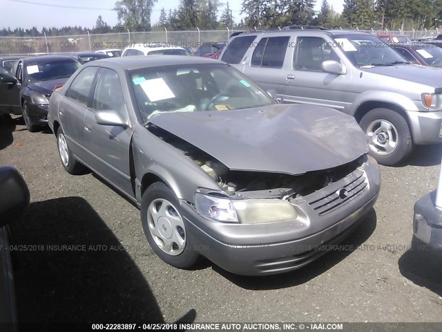 4T1BF22K5WU071791 - 1998 TOYOTA CAMRY CE/LE/XLE GOLD photo 1