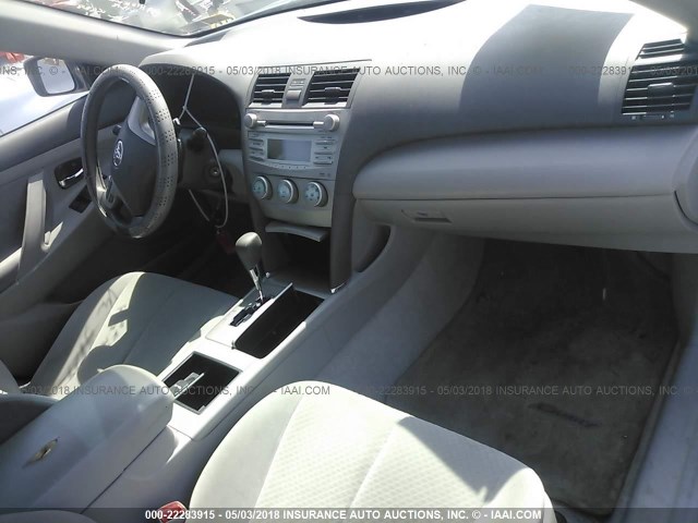 4T1BE46K29U355828 - 2009 TOYOTA CAMRY SE/LE/XLE 灰色 照片 5