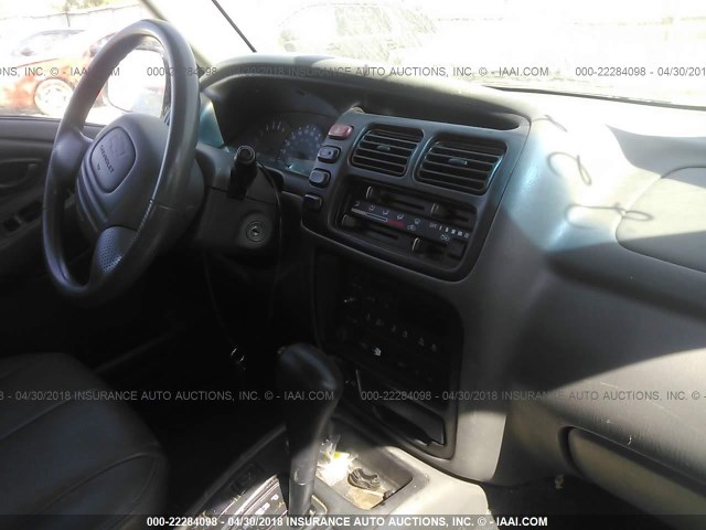 2CNBE13CXY6914907 - 2000 CHEVROLET TRACKER WHITE photo 5