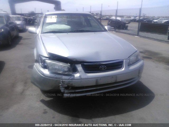 4T1BG22K41U795056 - 2001 TOYOTA CAMRY CE/LE/XLE SILVER photo 6