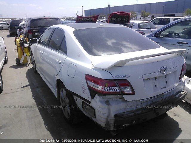 4T1BF3EK1AU573207 - 2010 TOYOTA CAMRY SE/LE/XLE თეთრი ფოტო 3