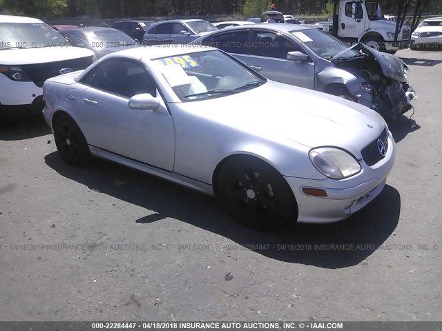 WDBKK65F31F199884 - 2001 MERCEDES-BENZ SLK 320 SILVER photo 1