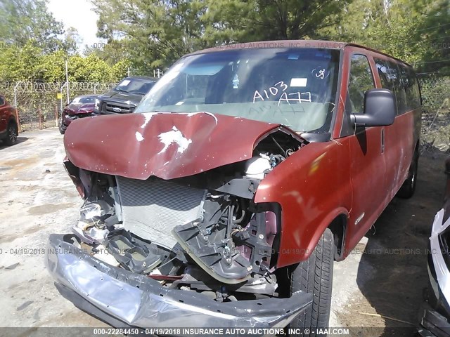 1GAHG39UX51241130 - 2005 CHEVROLET EXPRESS G3500  MAROON photo 2