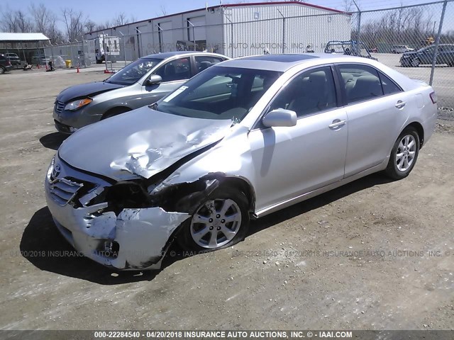 4T4BF3EKXAR052170 - 2010 TOYOTA CAMRY SE/LE/XLE ვერცხლისფერი ფოტო 2