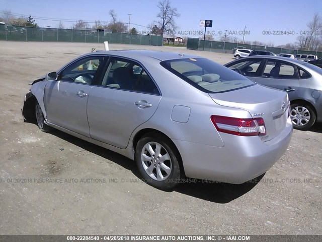 4T4BF3EKXAR052170 - 2010 TOYOTA CAMRY SE/LE/XLE ვერცხლისფერი ფოტო 3
