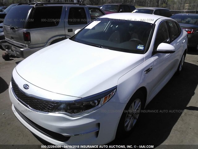 5XXGT4L35JG201136 - 2018 KIA OPTIMA LX/S WHITE photo 2