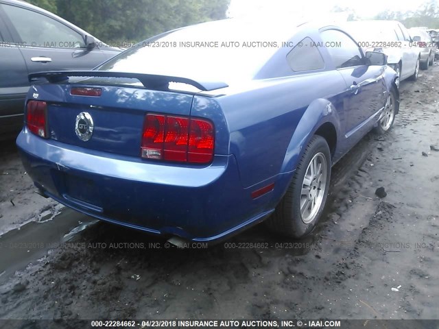 1ZVFT82H365143097 - 2006 FORD MUSTANG GT BLUE photo 4