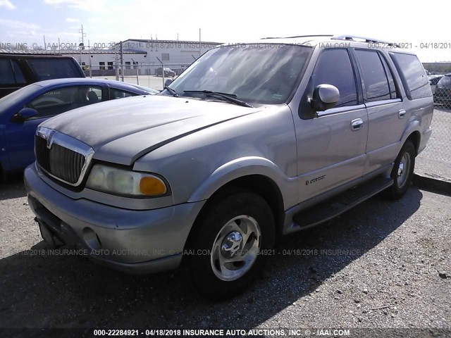 5LMPU28AXYLJ15865 - 2000 LINCOLN NAVIGATOR Champagne photo 2
