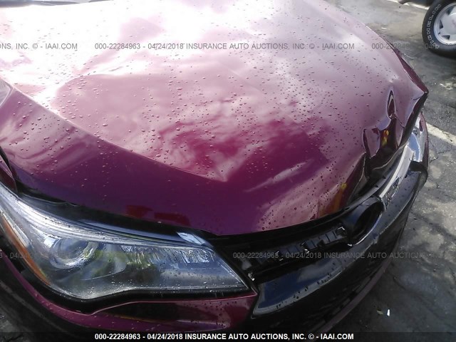 4T1BF1FK8HU752051 - 2017 TOYOTA CAMRY LE/XLE/SE/XSE RED photo 6